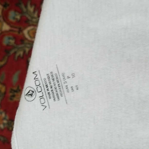 VOLCOM Tank Small - Picture 2 of 3